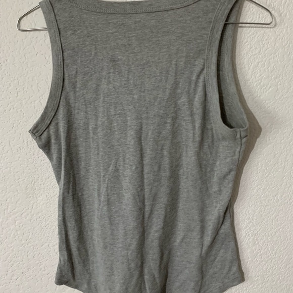 Multiple Tank Tops - Picture 4 of 9